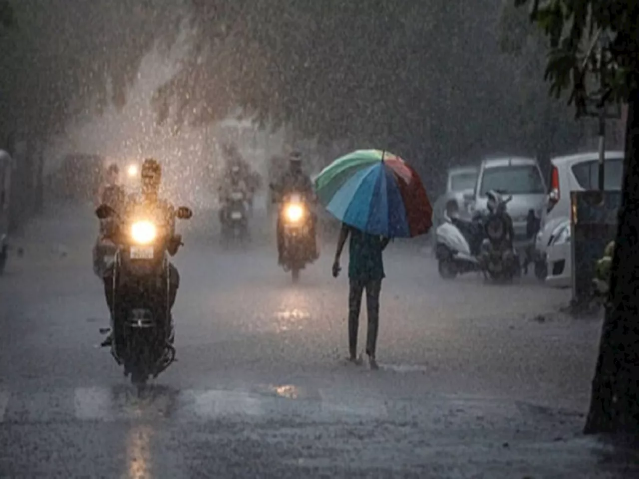 Monsoon Updates : पुढील 24 तासात मुंबईत अतिमुसळधार पावसाचा इशारा; कोकणात 'रेड अलर्ट'