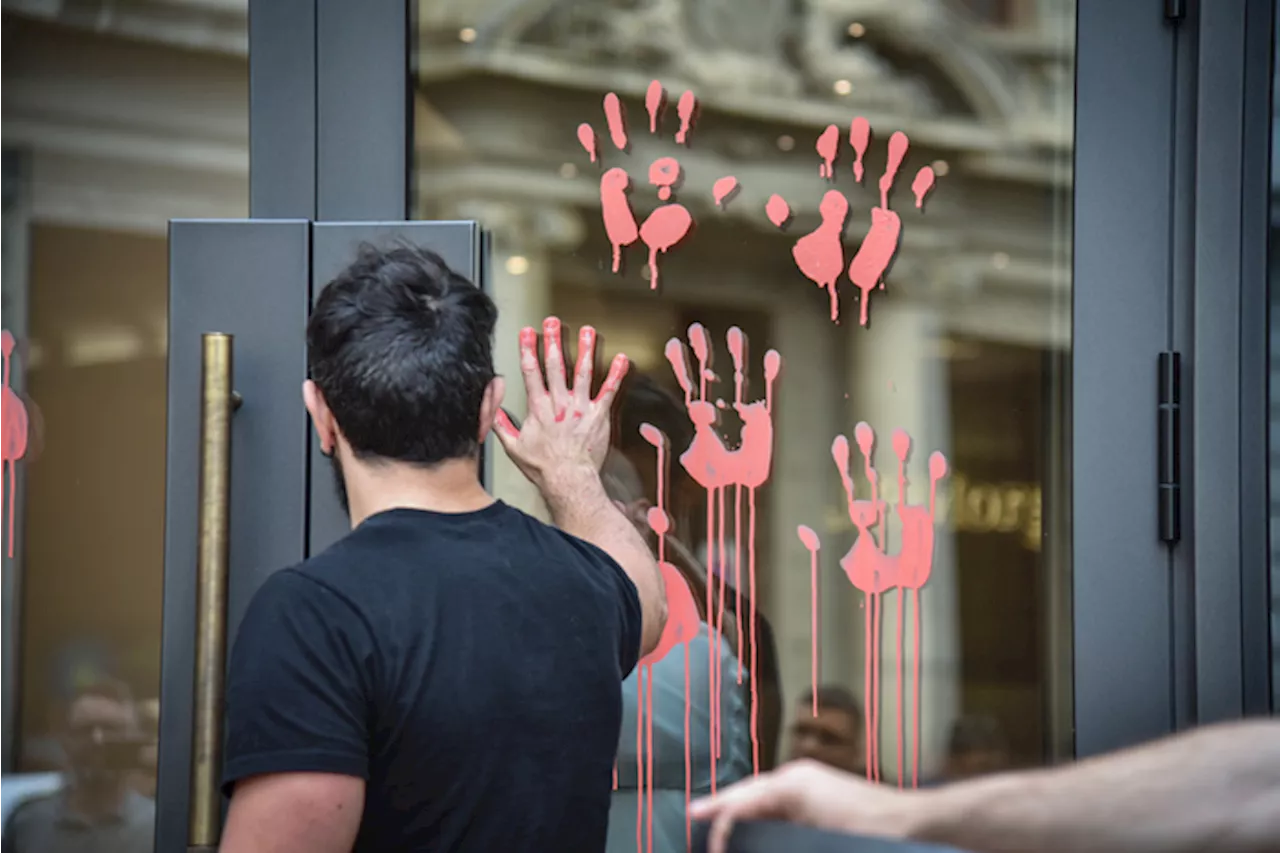 Flash mob di Palestina Libera davanti alla sede JP Morgan