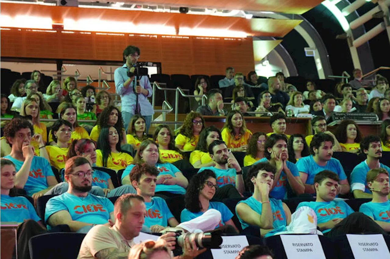 Lello Arena, riapre l'accademia dei talenti