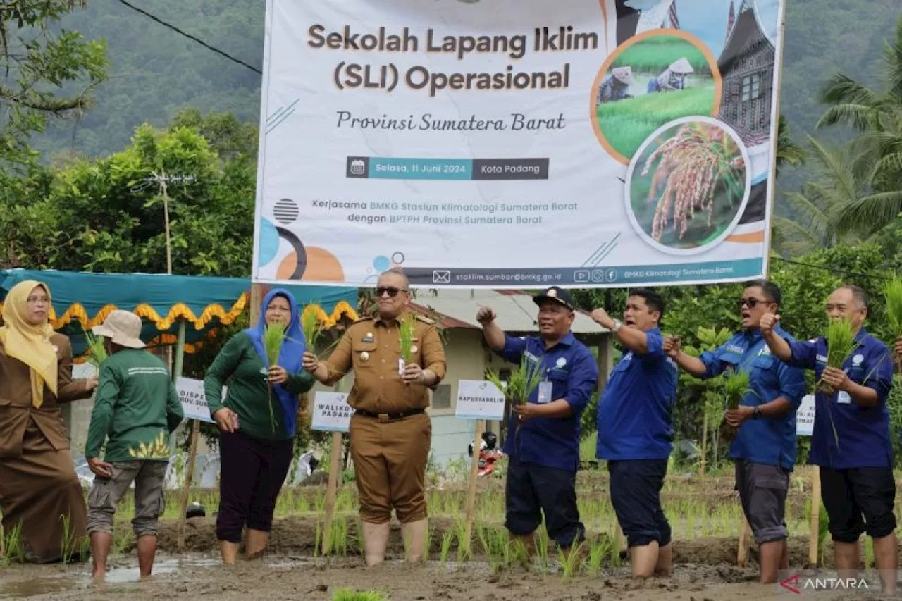 Sumbar memanfaatkan Sekolah Lapang Iklim tingkatkan produksi petani