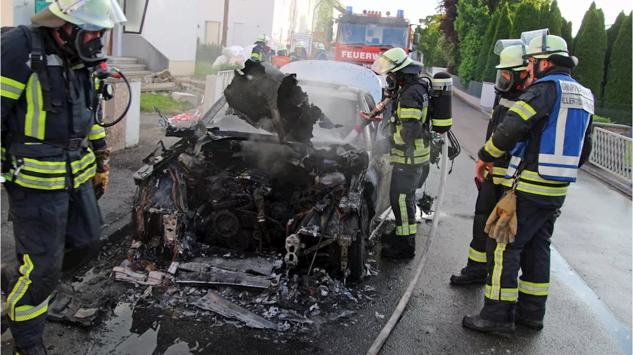 Auto geht in Illertissen in Flammen auf