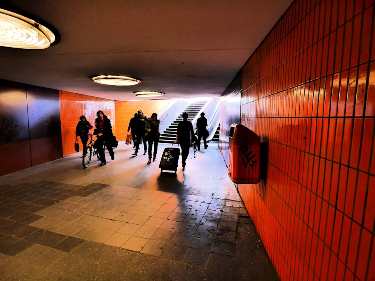 Auf dem Weg zur Wiederaufbaukonferenz an der Messe: So spotten Ukrainer über Berlin