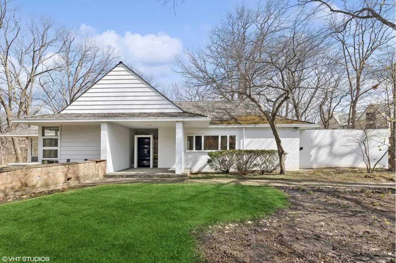 Highland Park 3-bedroom home with enclosed porch: $1.6M