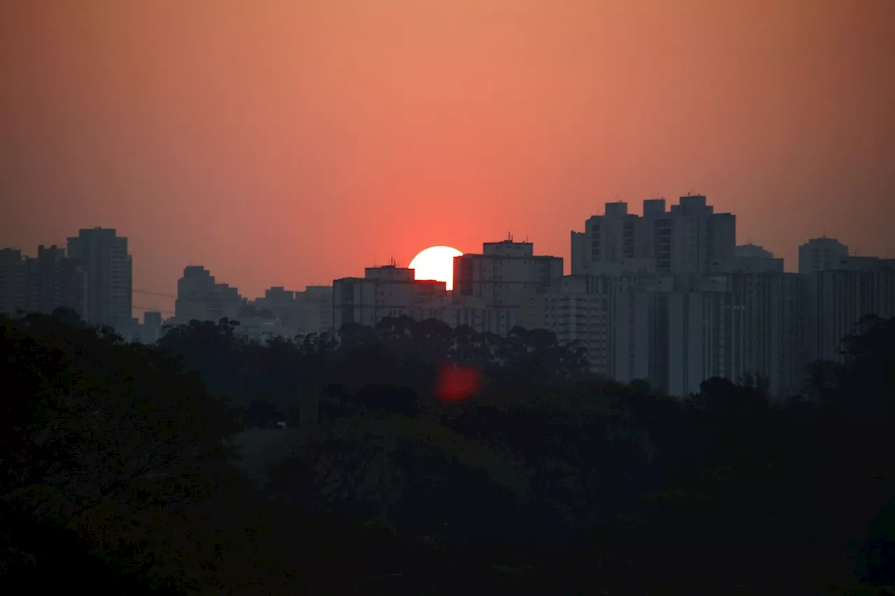 Bloqueio atmosférico com ar seco atinge áreas de Santa Catarina à faixa sul do Norte nesta terça-feira (11)