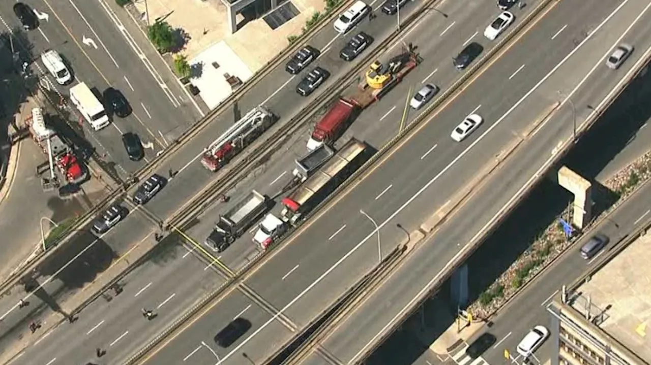 Fatal collision closes westbound lanes of Gardiner Expressway