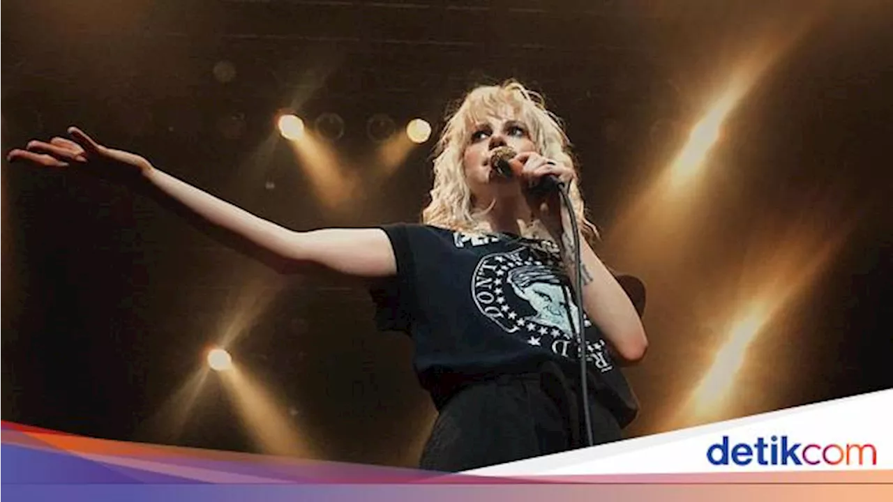 Hayley Williams Nangis Buka Konser The Eras Tour Taylor Swift