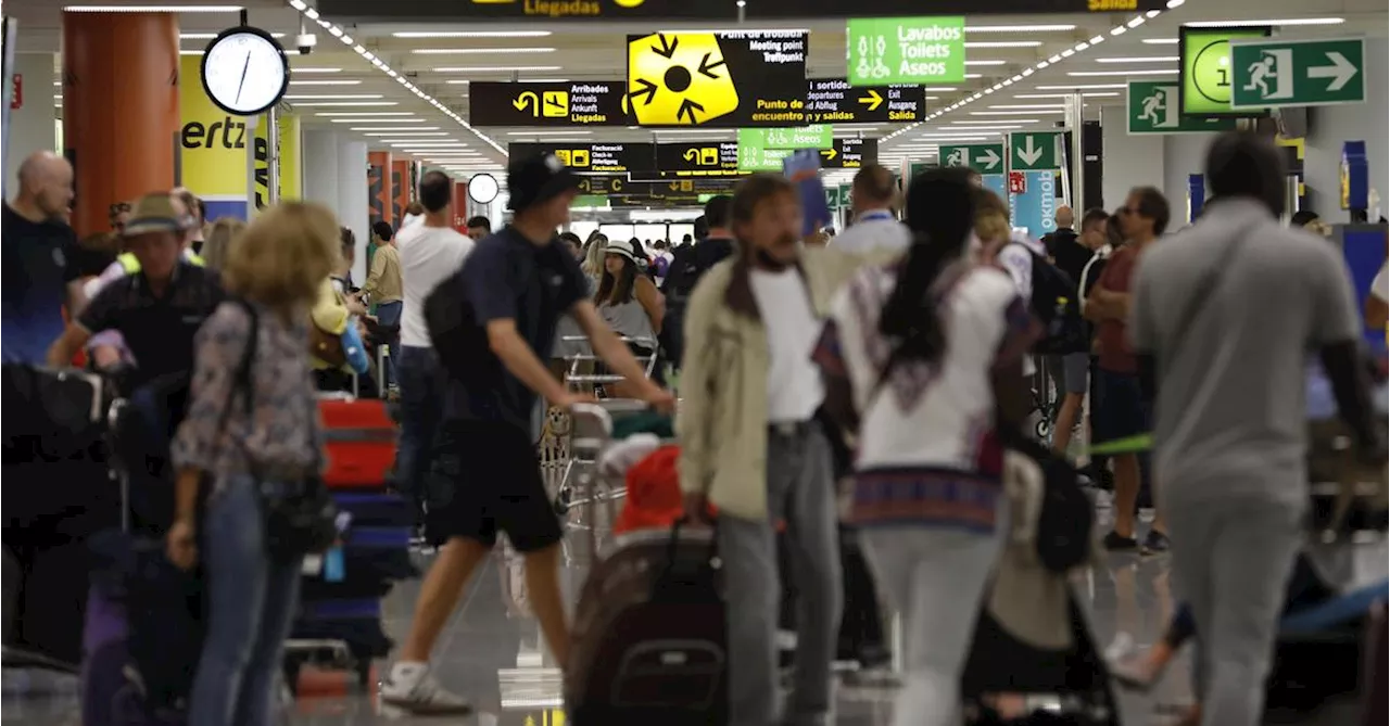 Videos zeigen überfluteten Flughafen in Palma de Mallorca