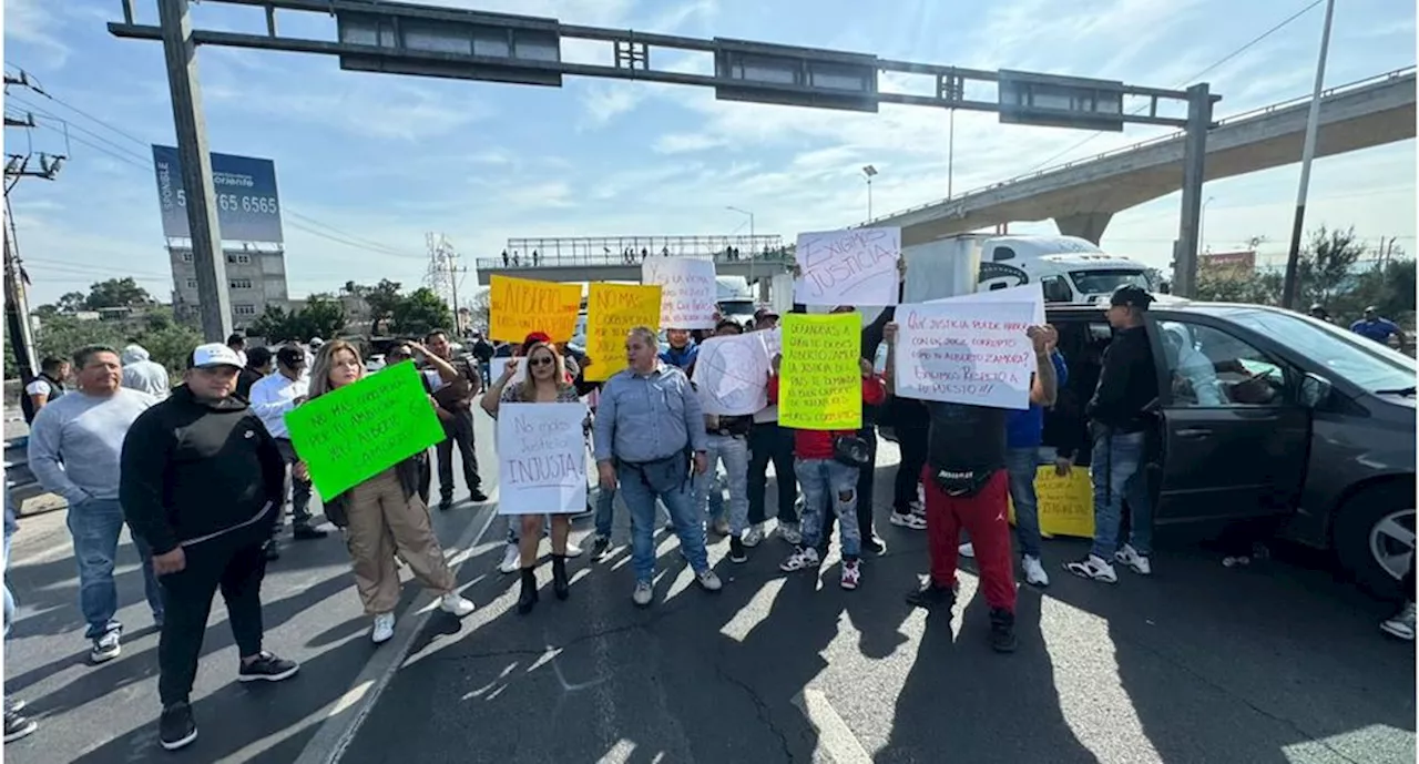 Transportistas paralizan vialidad en Texcoco; denuncian presuntos actos de corrupción