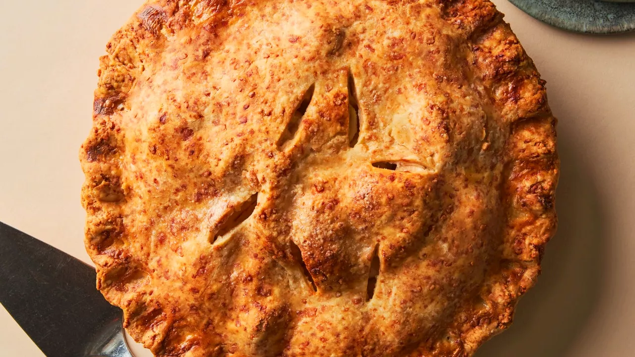 Apple Pie With Cheddar Cheese Crust