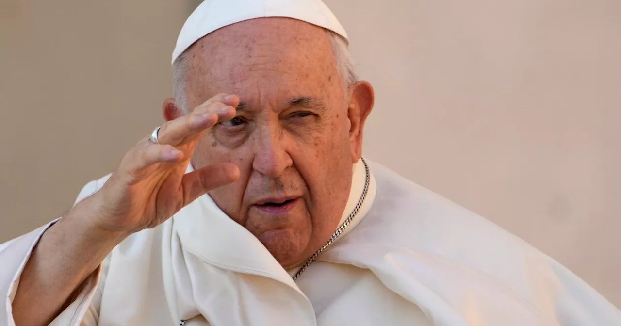 Papa Francesco lo dice ancora: “In Vaticano c’è aria di frociaggine”