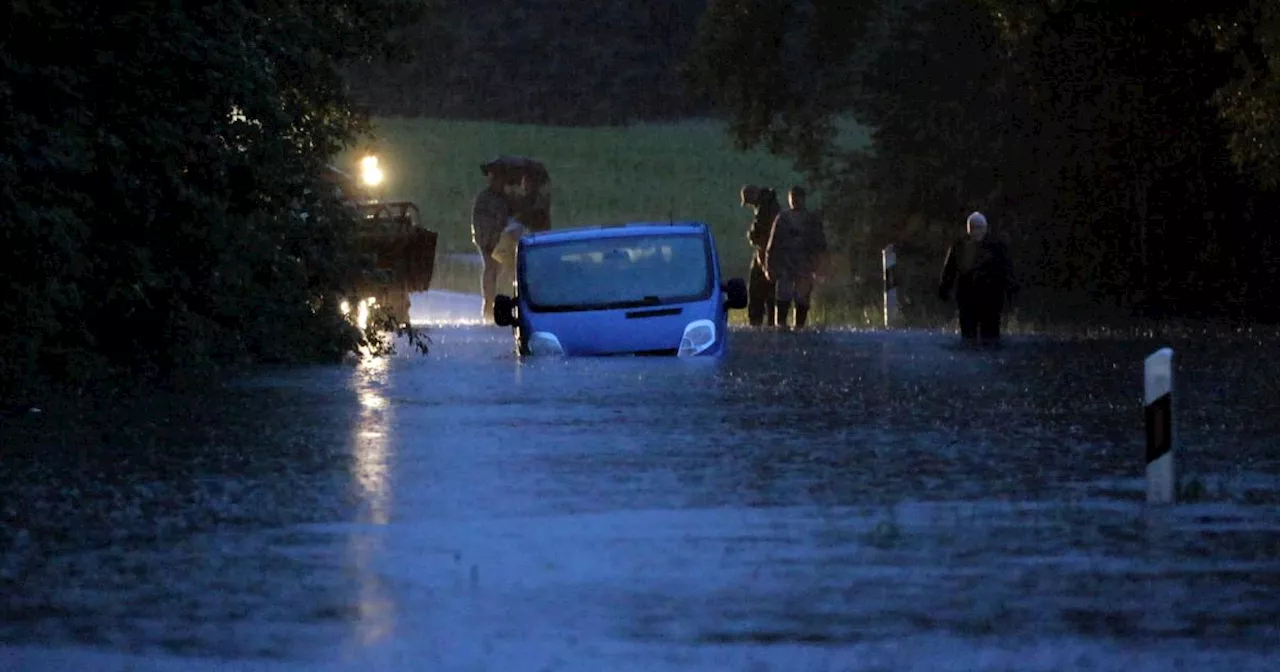 Hochwasserschäden am Auto: So handeln Sie richtig!