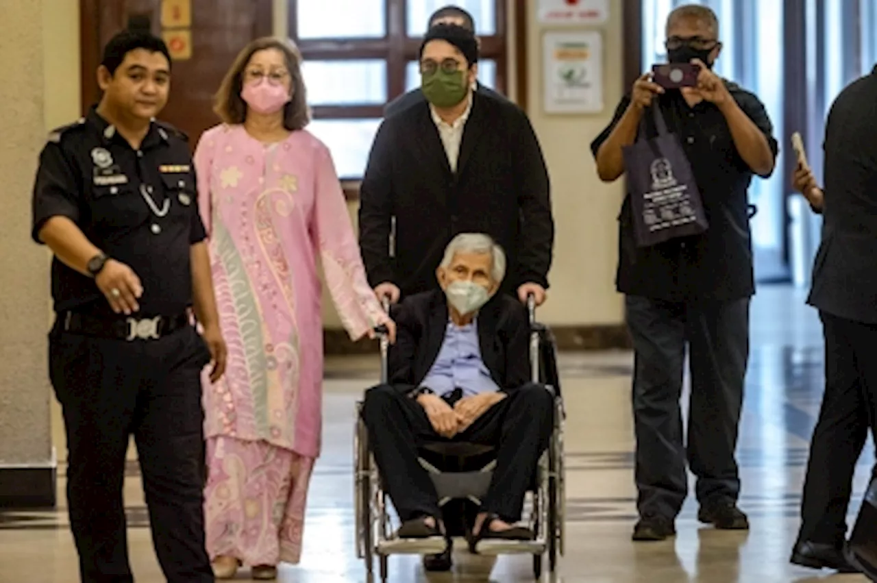 Daim and family file legal bid to challenge freezing of bank accounts by MACC, name Anwar in suit as well