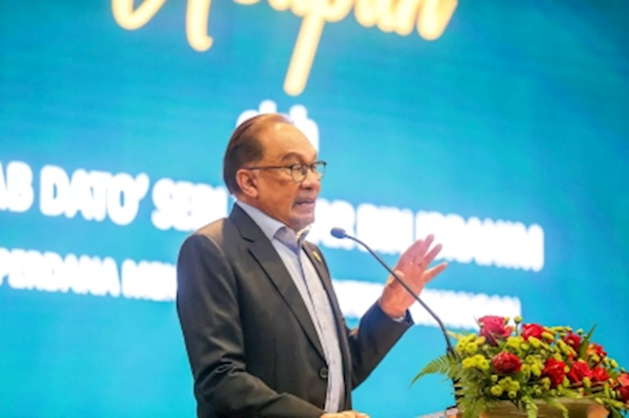 PM Anwar vows to protect civil servants, won't give in to thieving pressure