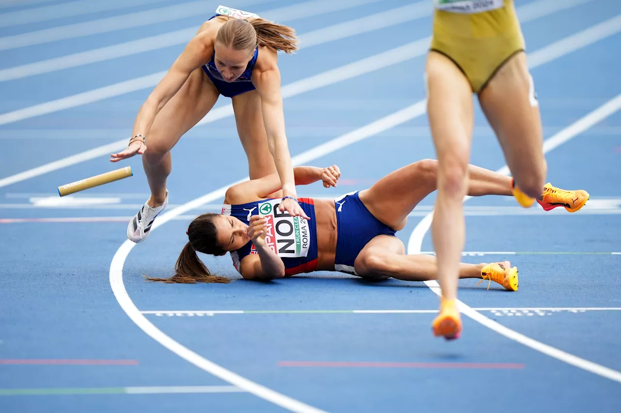 Amalie Iuel legger seg flat etter EM-finalen røk for de norske stafettjentene