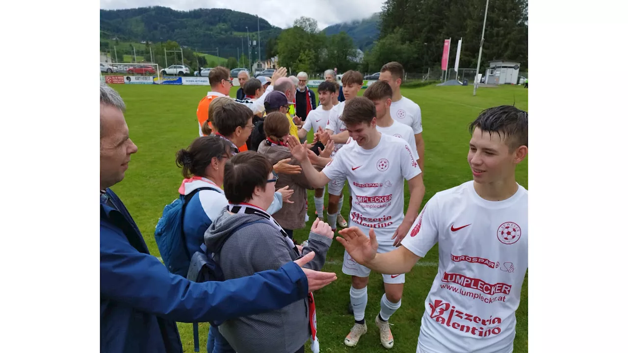 Frühschoppen und Fußballspiel des SV Weyer mit besonderen VIP-Gästen