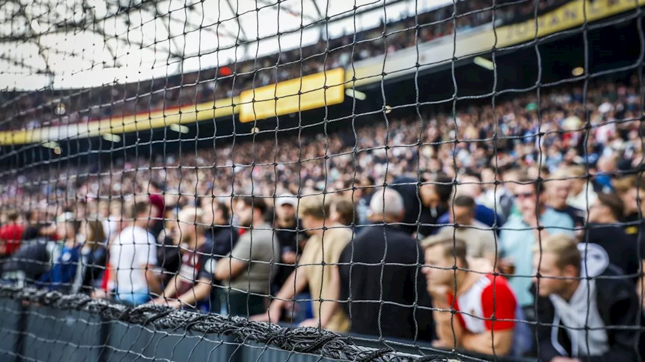 Feyenoord-fans krijgen vertrouwen terug; palen en netten weg uit De Kuip