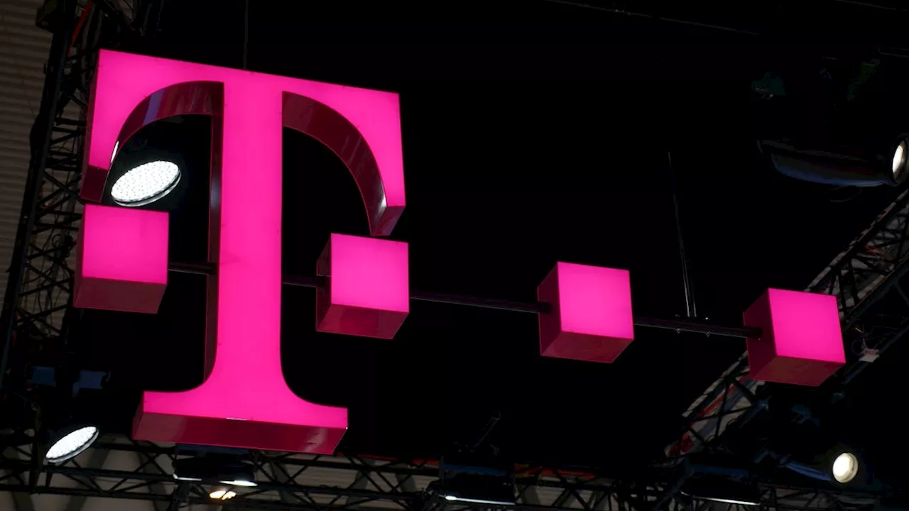 T-Mobile tries to convince customer to drop price hike-related FCC complaint, fails spectacularly