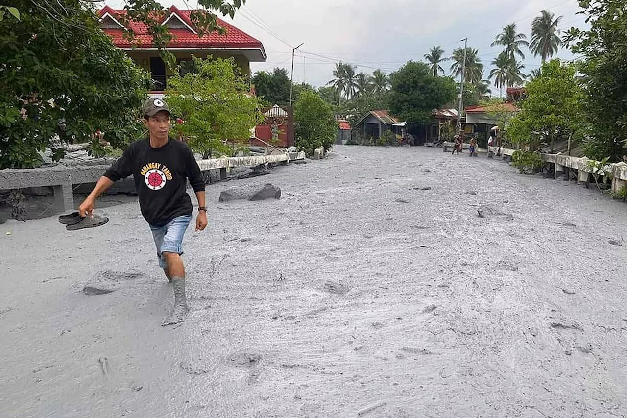 Kanlaon Volcano evacuees receive aid