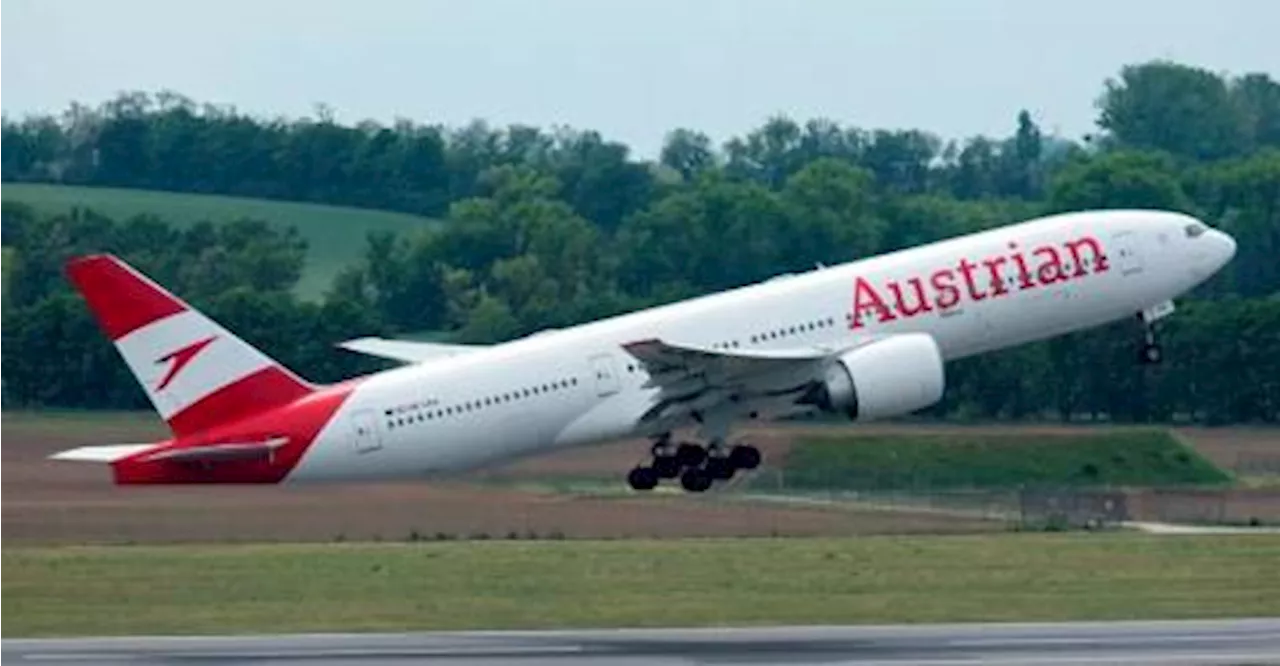 Hail smashes plane as thunderstorms lash Austria