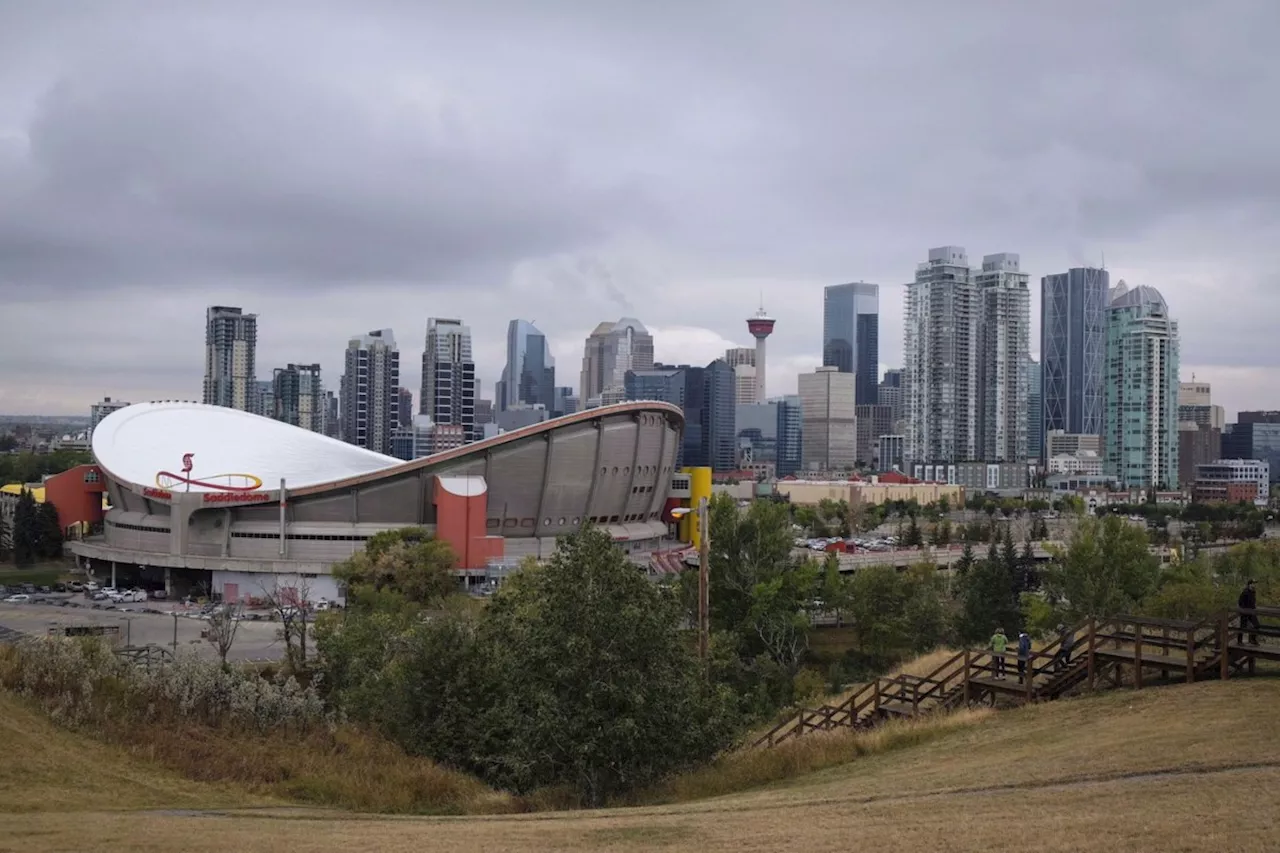 New pipe arrives for water-restricted Calgarians; full service still days away