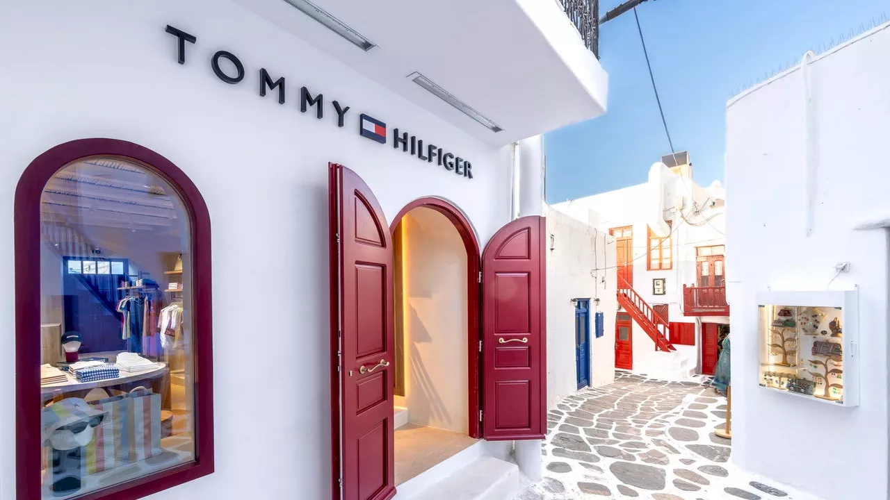 Tommy Hilfiger dévoile sa toute première boutique à Mykonos