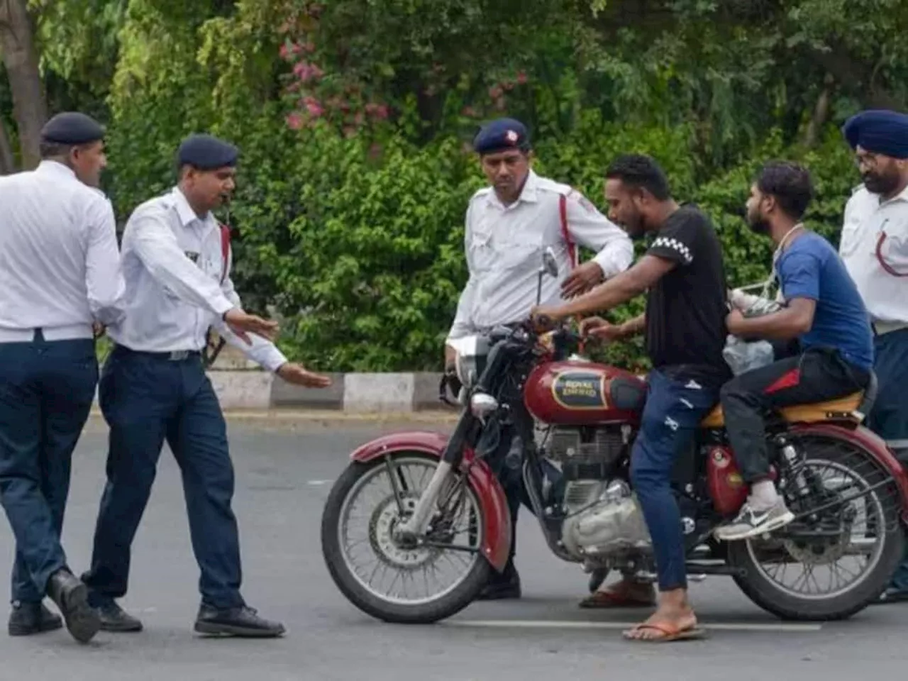 உங்கள் பைக்கின் RC விரைவில் முடிவடைகிறதா... மீண்டும் புதுபிப்பது எப்படி?