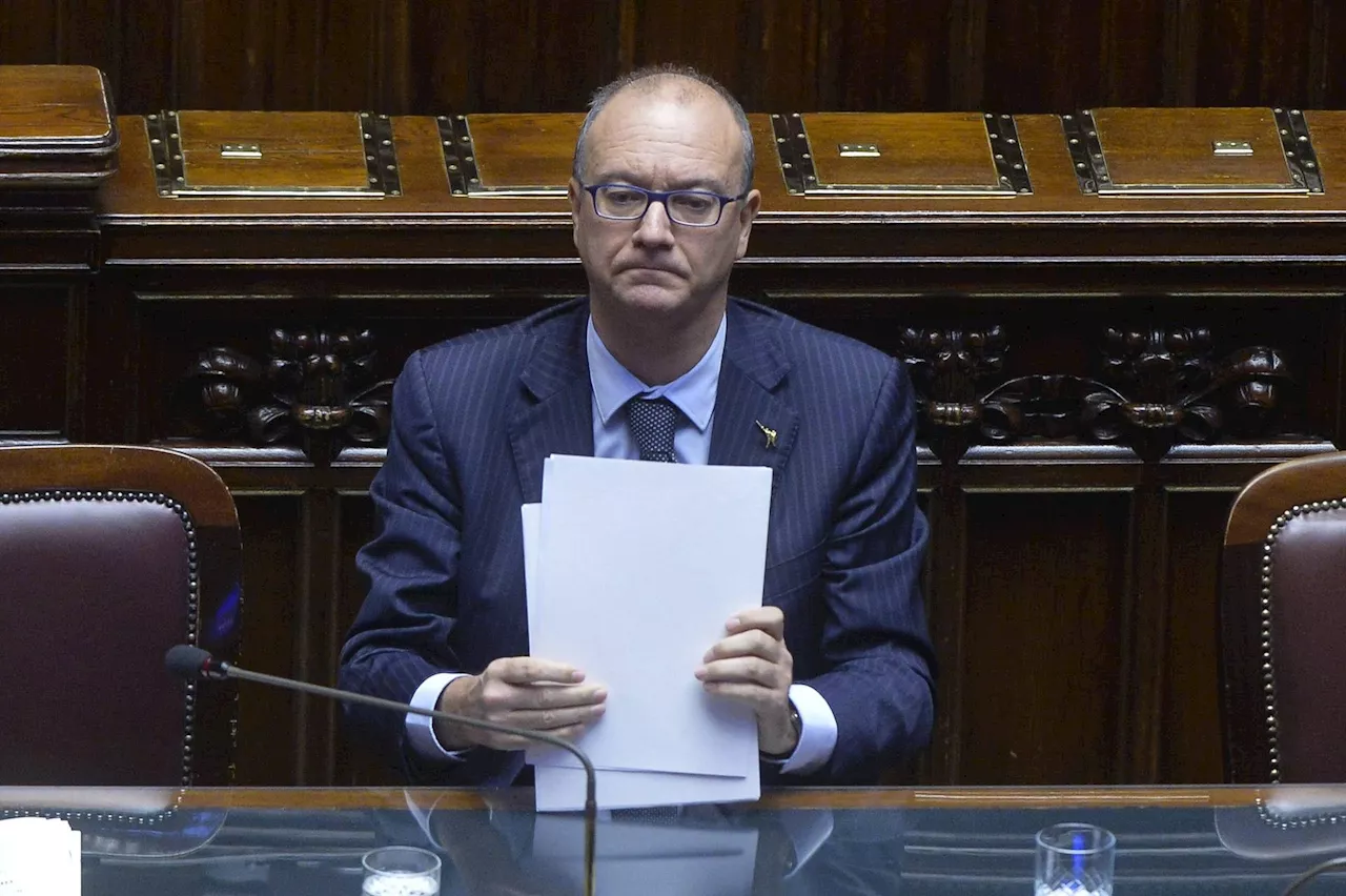 Stipendi insegnanti, Valditara: 'Presto un aumento di 300 euro'