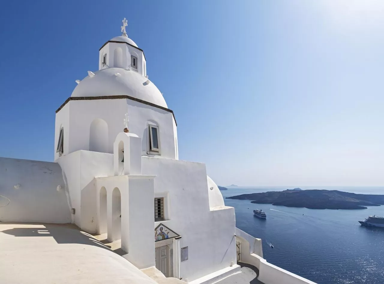 Cette destination ressemble (beaucoup) à Santorin, mais sans les touristes