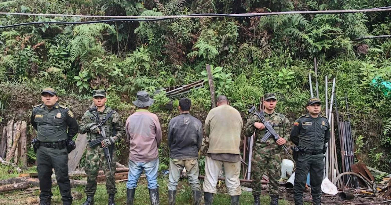 Capturaron a tres personas que explotaban de manera ilegal una mina en San Vicente, Antioquia