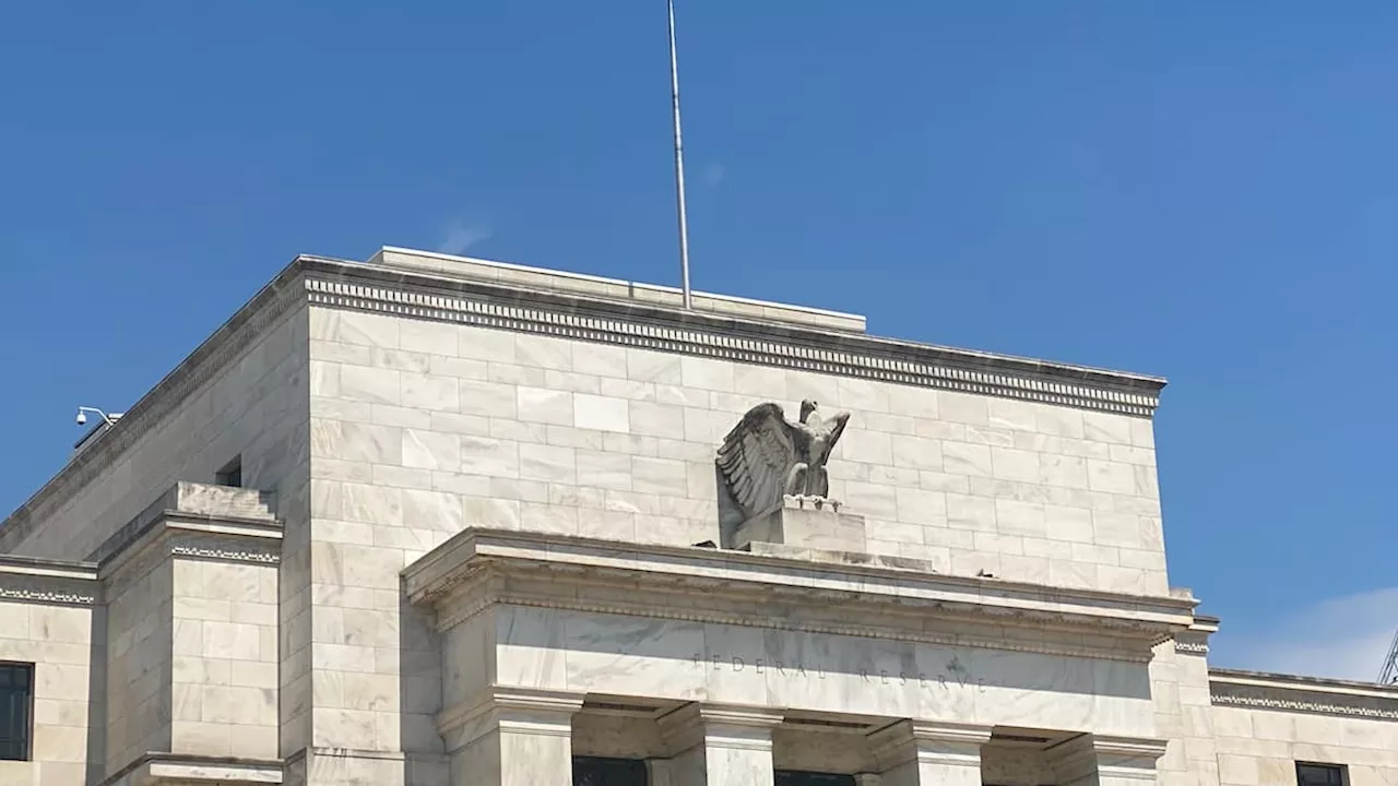 Fed hält Leitzins hoch und signalisiert bis Jahresende nur einen Schritt nach unten