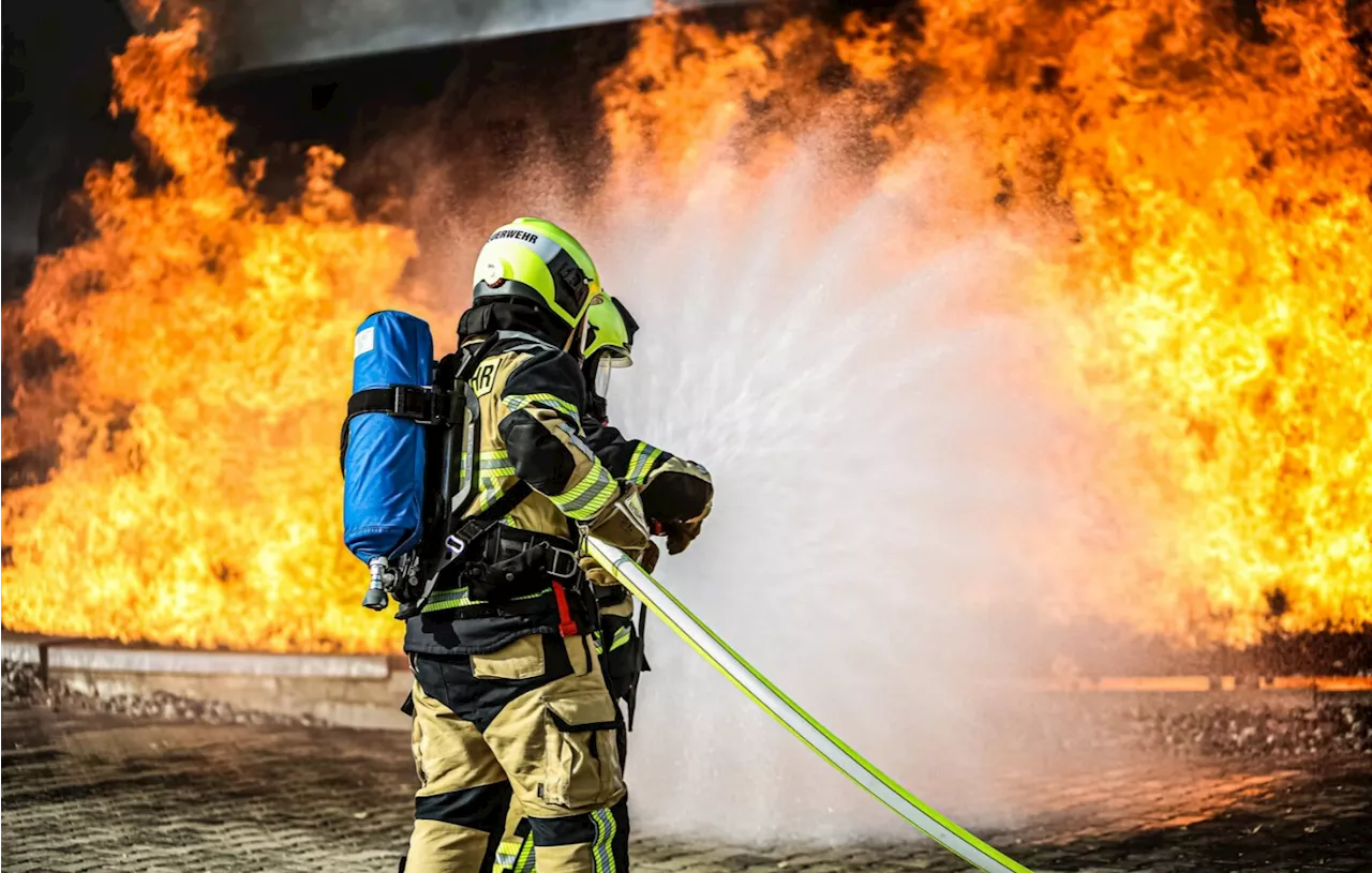 Sparen, bis es quietscht, wird zu sparen, bis es klemmt Die Berliner Feuerwehr unter Druck