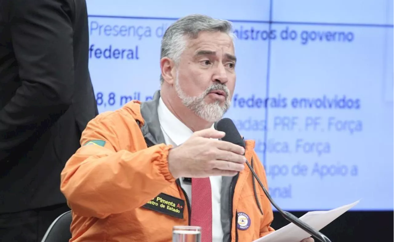 Bolsonaristas querem incluir Paulo Pimenta em inquérito das milícias digitais