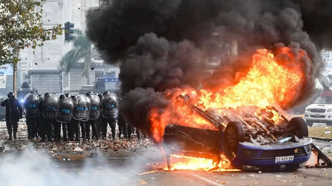 Protesto na Argentina: Veja imagens do confronto entre policiais e manifestantes