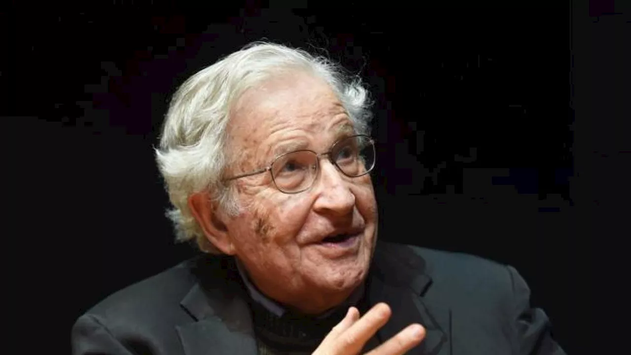 Noam Chomsky in ospedale in Brasile dopo un ictus