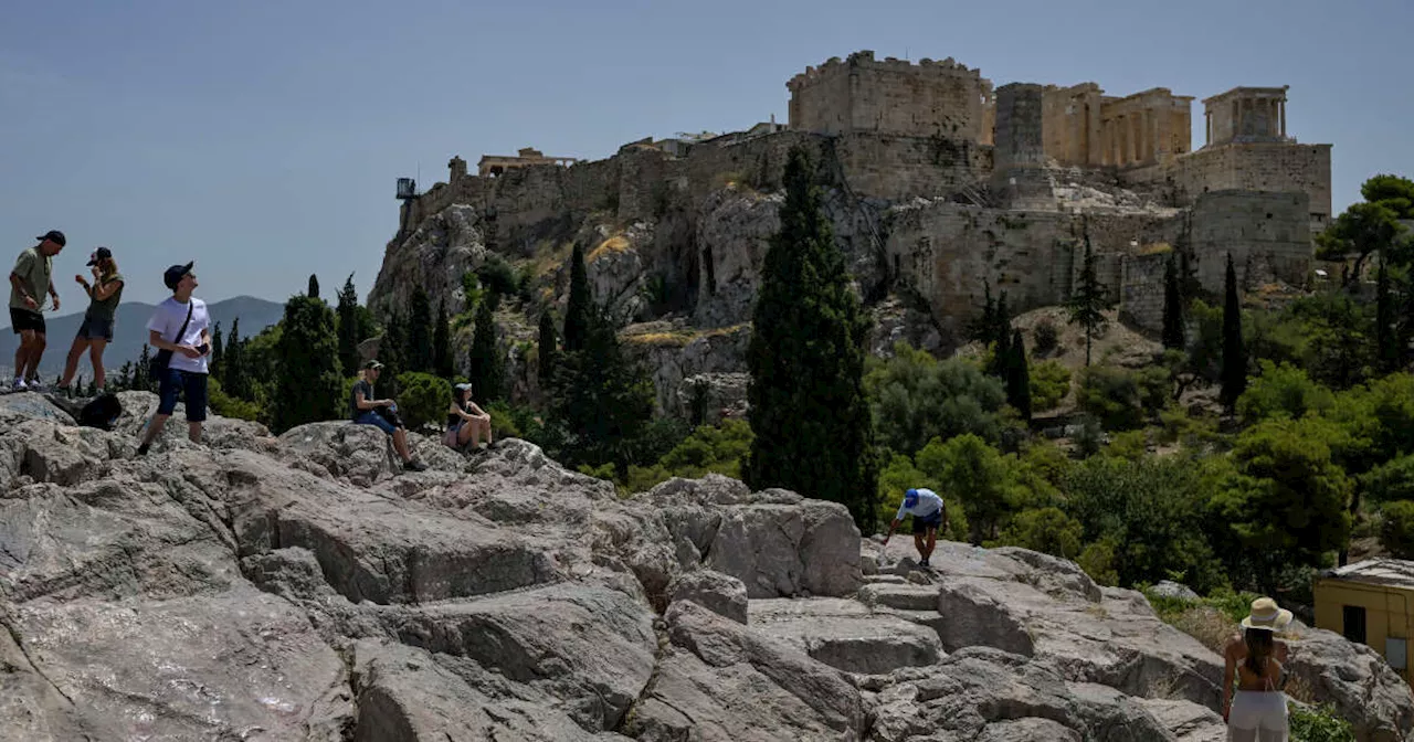 Face à la canicule, la Grèce en “mini-confinement”