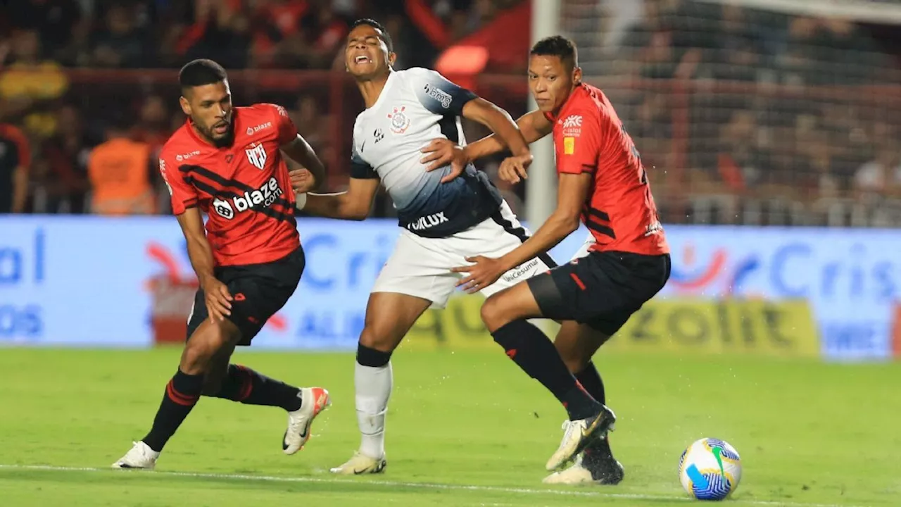 Corinthians sofre empate do Atlético-GO, mas deixa Z-4 do Brasileirão