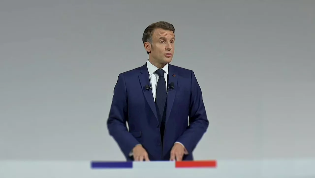 'Les masques tombent' : en campagne, Macron prône un rassemblement contre les 'extrêmes' aux législatives