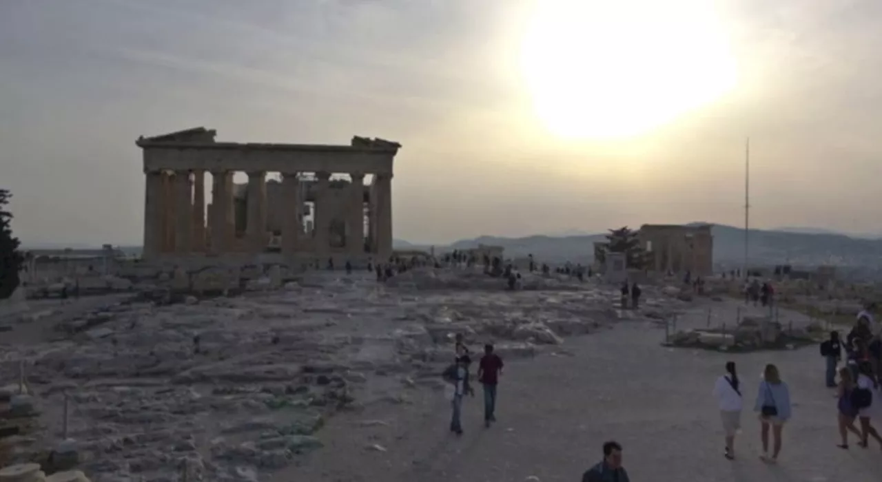 Caldo record ad Atene, chiude l'Acropoli: attese temperature fino a 43 gradi