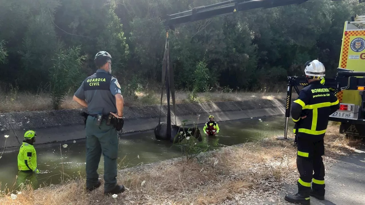 Denunciado el dueño de una yegua que quedó atrapada en un canal de agua en Cádiz