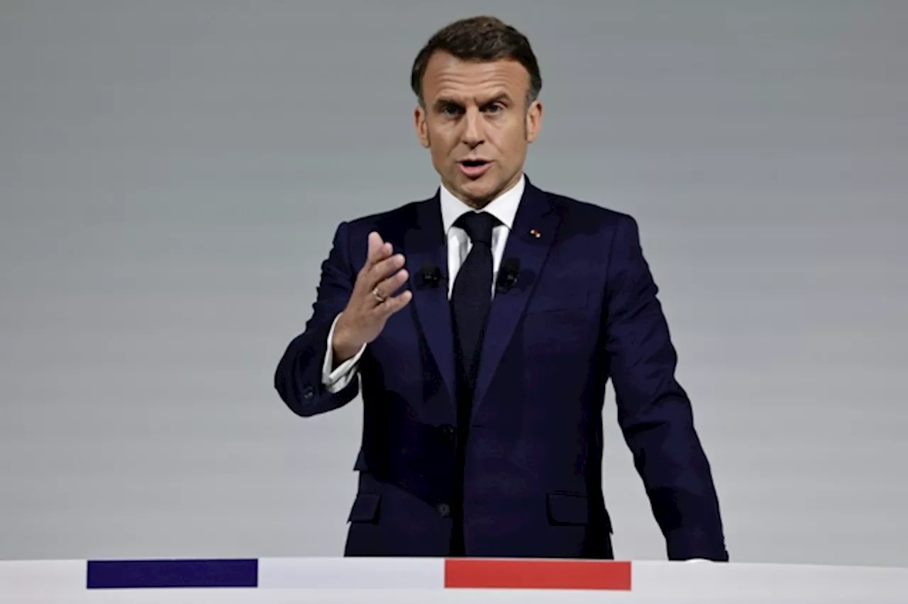 Il presidente Emmanuel Macron lancia un appello contro gli opposti estremismi