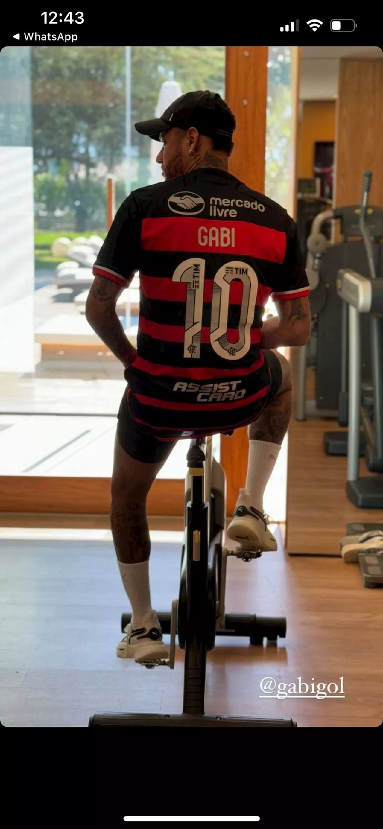 Neymar publica foto com a 10 de Gabigol e atacante do Flamengo aprova: 'Combinou muito'