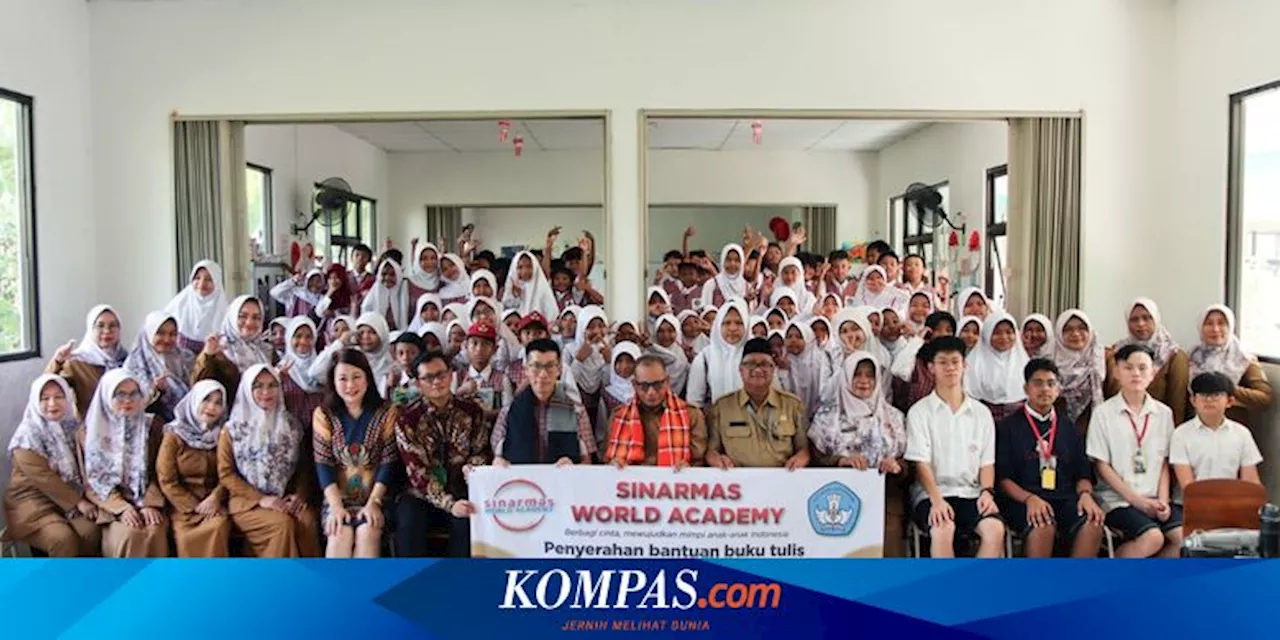 Sinarmas World Academy Gelar Waqaf Al Quran dan Pembagian Buku Tulis untuk SD di Tangerang