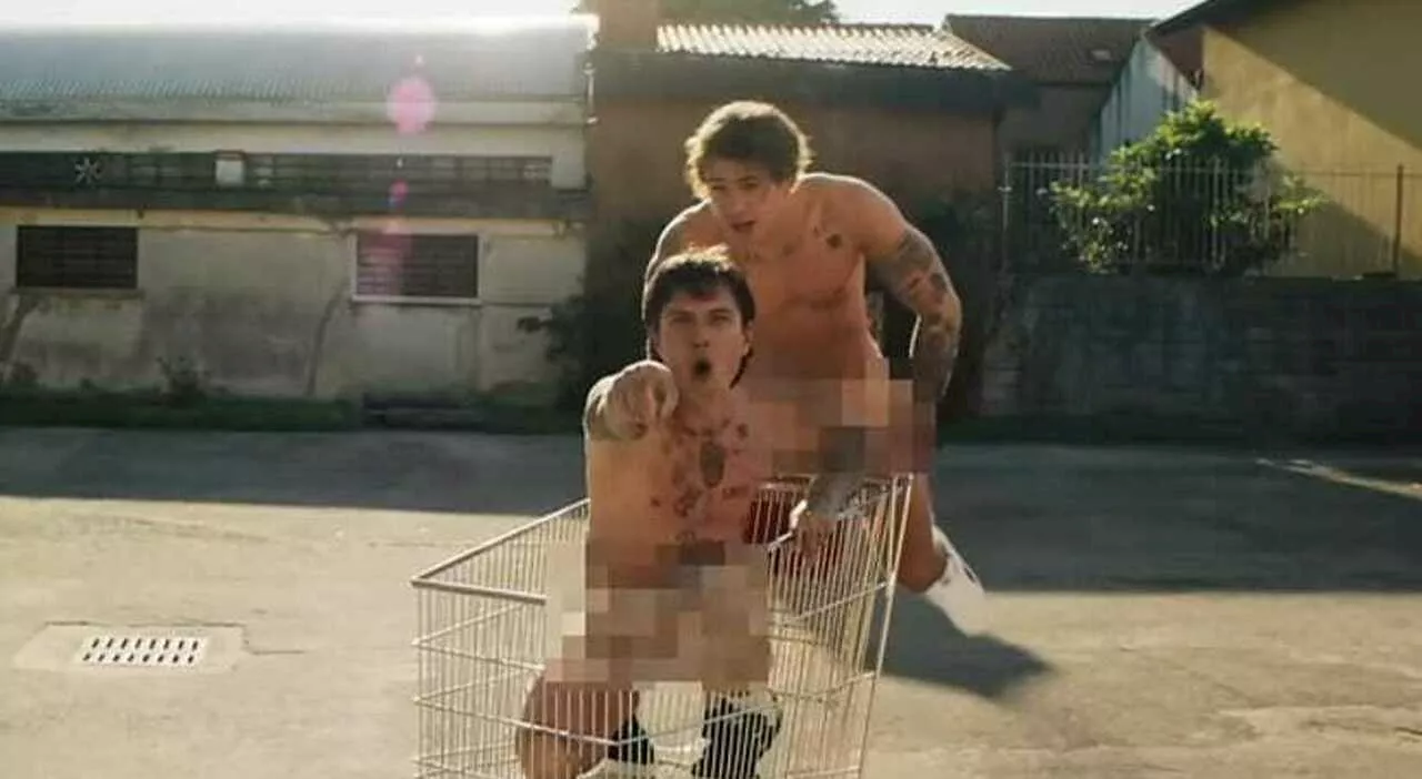 Benji e Fede nudi, il video della nuova canzone fa discutere: «Loro possono, mentre le cantanti donne in reggi