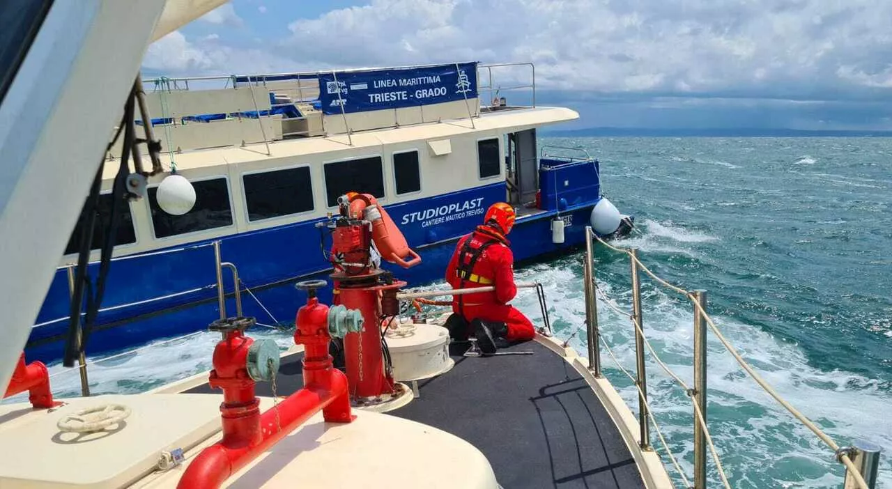 Nave Audace affonda vicino a Grado: il may-day di allarme, 76 persone a bordo nelle scialuppe di salvataggio