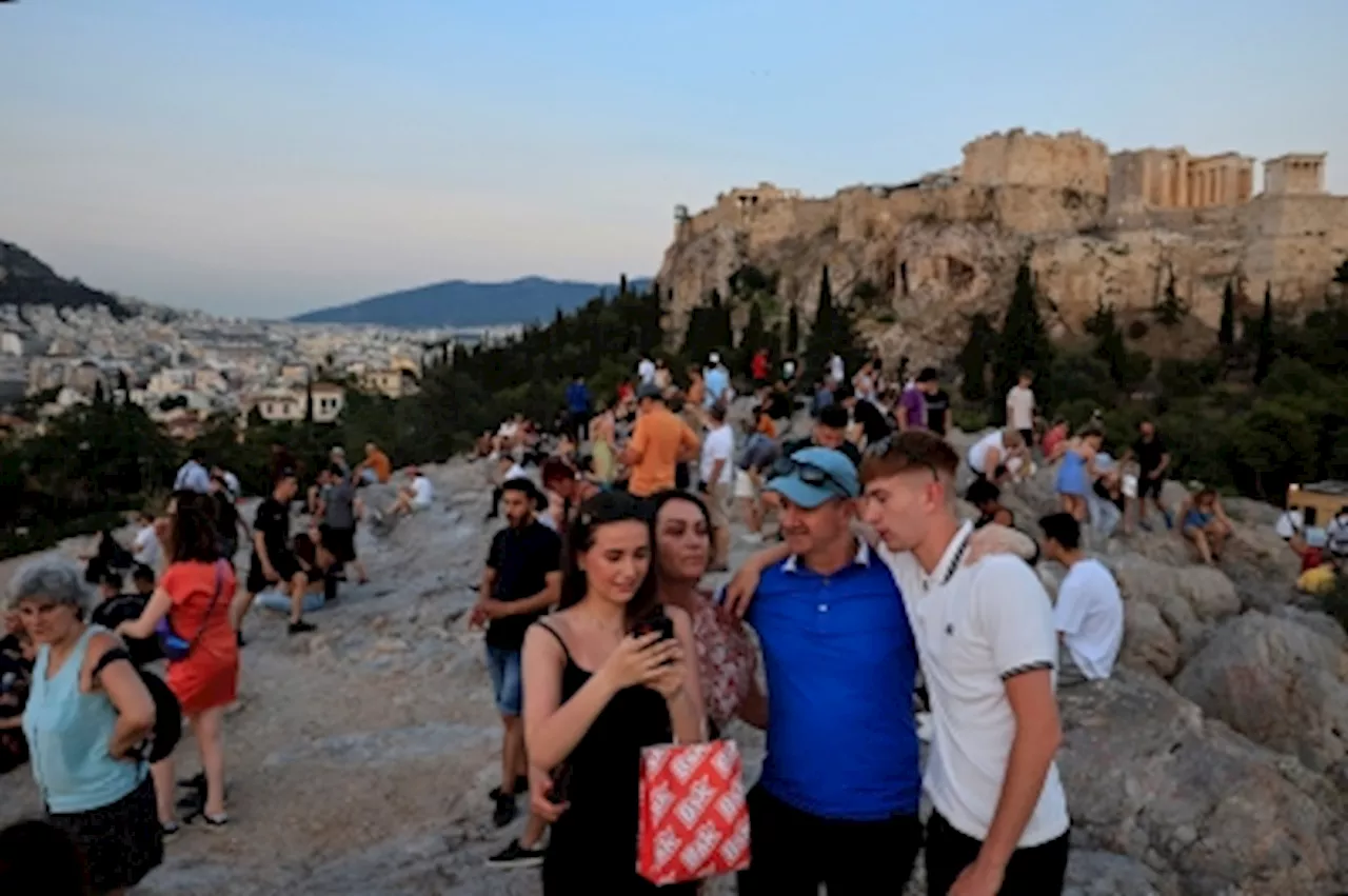 Athens Acropolis to partially close today amid heatwave