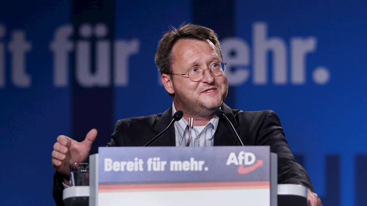 Sie posierte mit Hitler-Bild: AfD-Landrat Sesselmann mit ehemaligem NPD-Mitglied liiert