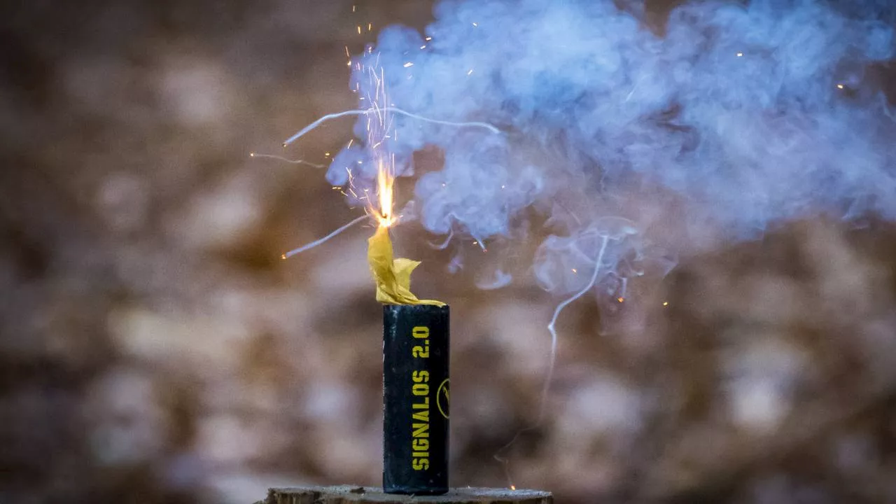 Eén knal veranderde leven agenten, taakstraf voor vuurwerkgooier