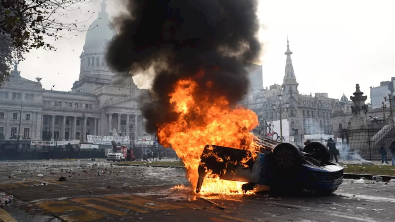 La protesta contra la Ley Bases en el Congreso en fotos