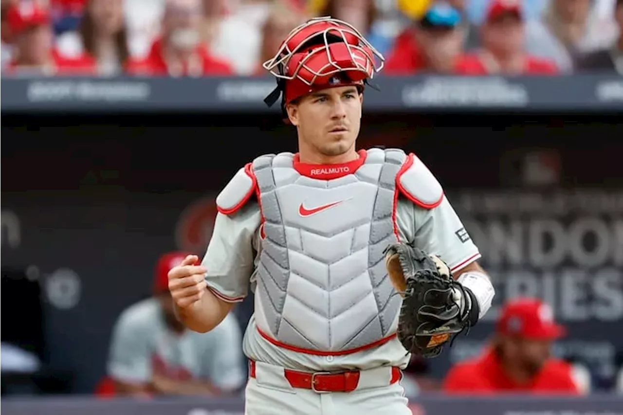 Trade deadline offers Phillies few J.T. Realmuto replacements, at least at catcher