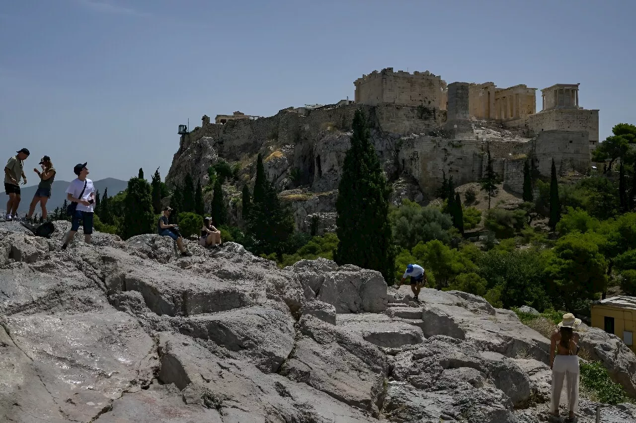 Earliest-ever heat wave in Greece closes Athens Acropolis